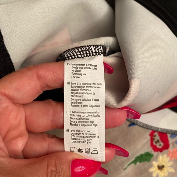 Revamped black floral crop top size S - Picture 4 of 4